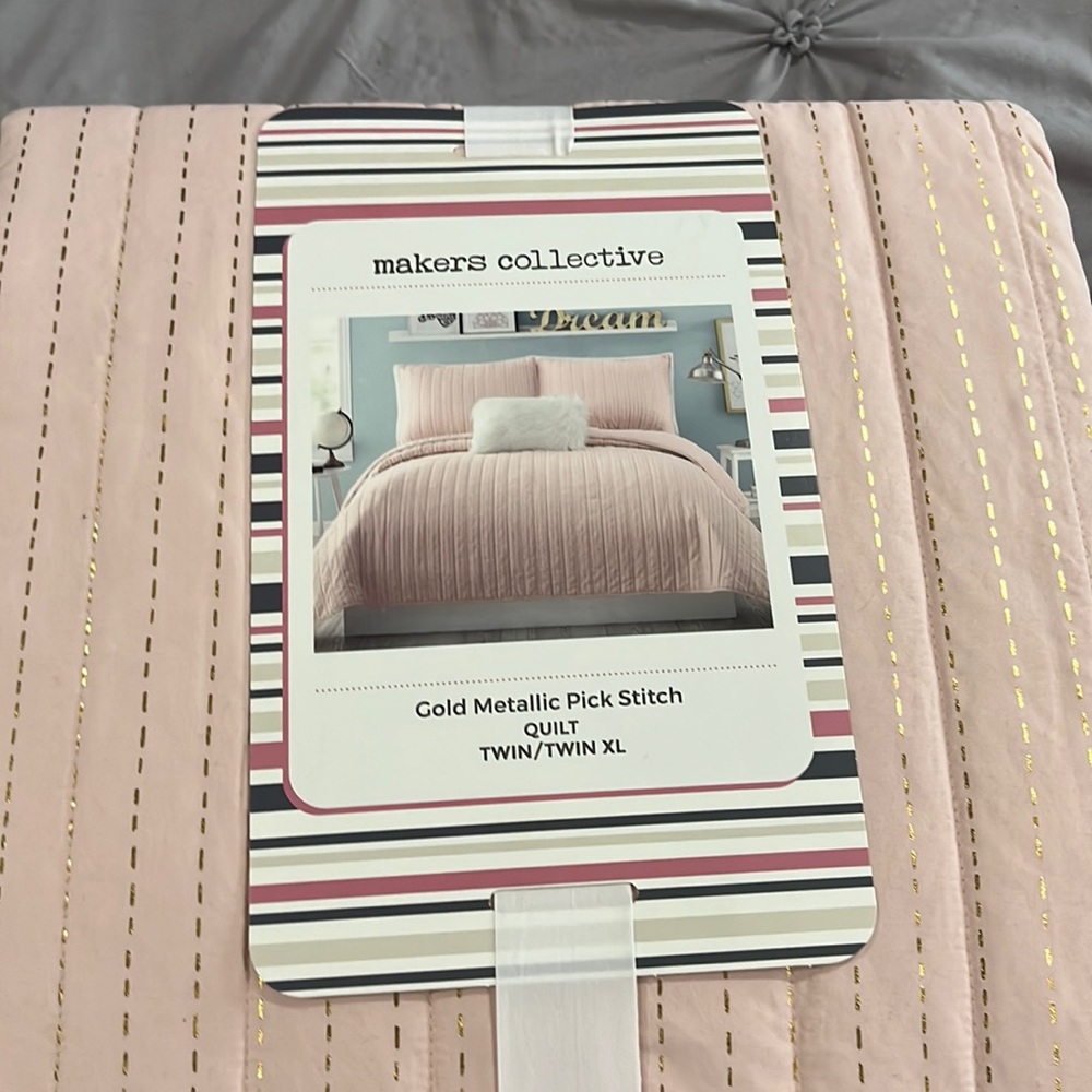 Pink with gold twin/twin XL quilt with sham